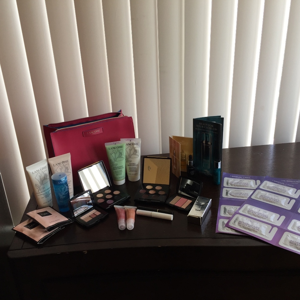 LANCOME 20-Piece Beauty Bag of Goodies!